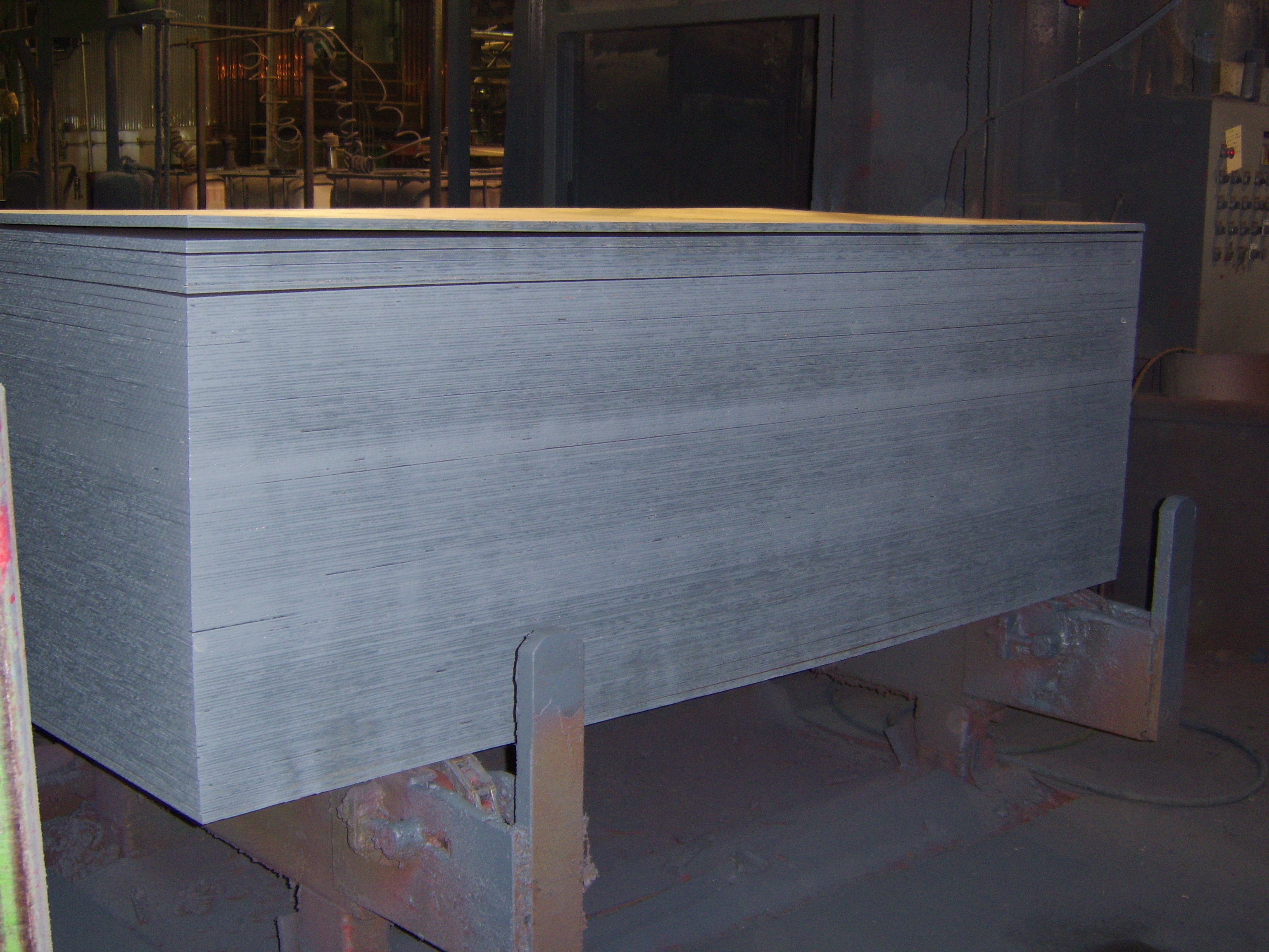 Edge sealer with form release agent EdgeFlex 645 for wood form panels